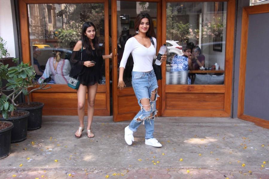 Bollywood actress Nidhi Agarwal spotted at Bandra on May 12, 2017. Nidhi Agarwal,actress Nidhi Agarwal,Nidhi Agarwal pics,Nidhi Agarwal images,Nidhi Agarwal stills,Nidhi Agarwal pictures,Nidhi Agarwal photos