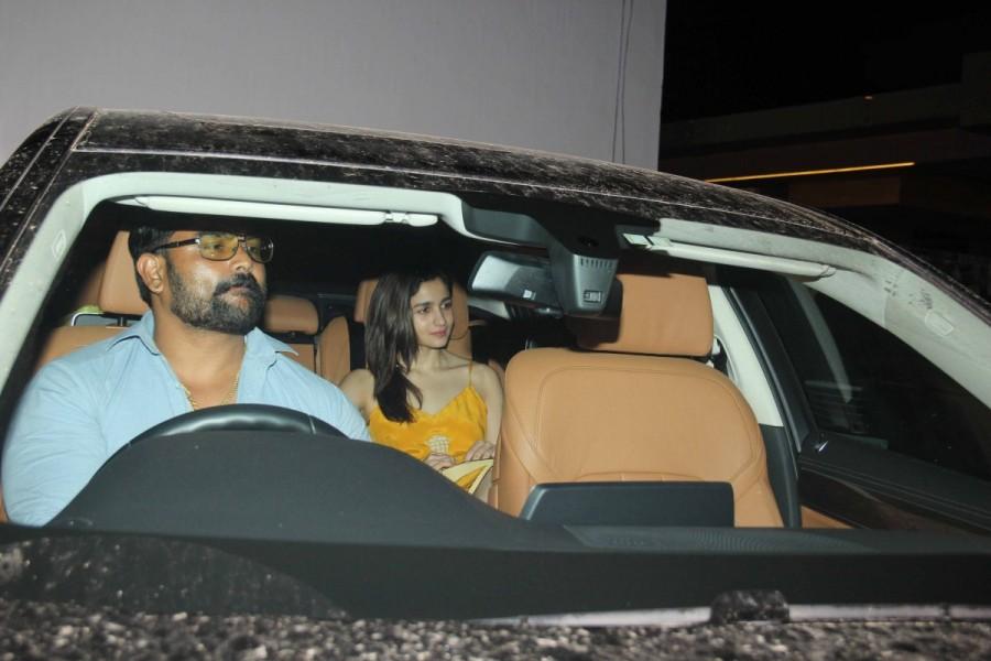 Bollywood actress Alia Bhatt spotted at Imran Khan's house on May 12, 2017. Alia Bhatt and Sidharth Malhotra,Alia Bhatt with Sidharth Malhotra,Alia Bhatt,Sidharth Malhotra,Imran Khan's house,Imran Khan