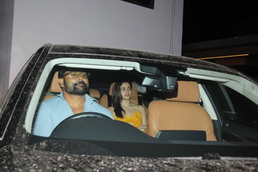 Bollywood actress Alia Bhatt spotted at Imran Khan's house on May 12, 2017. Alia Bhatt and Sidharth Malhotra,Alia Bhatt with Sidharth Malhotra,Alia Bhatt,Sidharth Malhotra,Imran Khan's house,Imran Khan