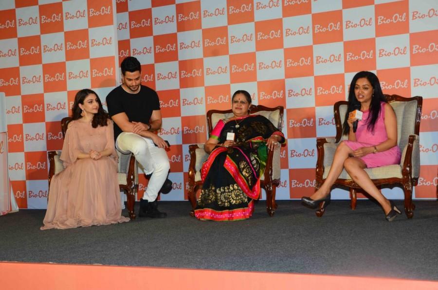 Bollywood actor Kunal Khemu with his wife Soha Ali Khan spotted during the press conference of Bio Oil in Mumbai on May 12, 2017. Soha Ali Khan,Kunal Khemu,Bio Oil press conference,Bio Oil,Kunal Khemu with his wife Soha Ali Khan,Bio Oil press conference pics,Bio Oil press conference images,Bio Oil press conference stills,Bio Oil press conference pictures,Bio Oil press conference pho
