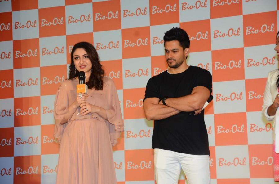 Bollywood actor Kunal Khemu with his wife Soha Ali Khan spotted during the press conference of Bio Oil in Mumbai on May 12, 2017. Soha Ali Khan,Kunal Khemu,Bio Oil press conference,Bio Oil,Kunal Khemu with his wife Soha Ali Khan,Bio Oil press conference pics,Bio Oil press conference images,Bio Oil press conference stills,Bio Oil press conference pictures,Bio Oil press conference pho