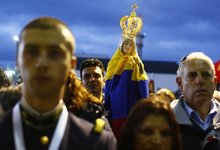 Faithful wait for Pope Francis to lead the blessing of the candles from the Chapel of the Apparitions at the Shrine of Our Lady of Fatima in Portugal. Pope,Pope Francis,Pope Francis visits Portugal's Shrine of Fatima,Shrine of Fatima,Madonna,Our Lady of Fatima,Lady of Fatima
