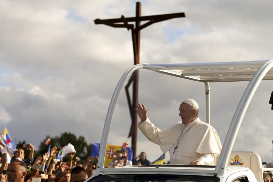 Pope Francis waves as he arrives at the Shrine of Our Lady of Fatima in Portugal. Pope,Pope Francis,Pope Francis visits Portugal's Shrine of Fatima,Shrine of Fatima,Madonna,Our Lady of Fatima,Lady of Fatima
