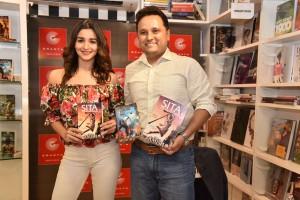 Amish,Alia Bhatt,Alia Bhatt launches Sita - Warrior of Mithila,Sita - Warrior of Mithila,Sita - Warrior of Mithila book,Alia Bhatt pics,Alia Bhatt images,Alia Bhatt stills,Alia Bhatt pictures
