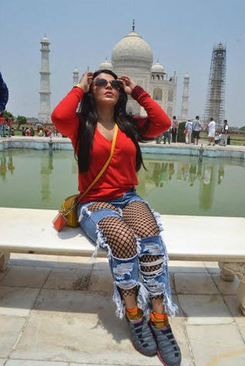 Bollywood Actress Rakhi Sawant visits Taj Mahal in Agra on May 13, 2017. Rakhi Sawant,actress Rakhi Sawant,Rakhi Sawant visits Taj Mahal,Taj Mahal,Rakhi Sawant new pics,Rakhi Sawant new images,Rakhi Sawant new stills,Rakhi Sawant new pictures,Rakhi Sawant new photos