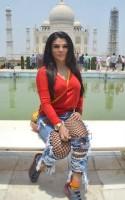 Rakhi Sawant,actress Rakhi Sawant,Rakhi Sawant visits Taj Mahal,Taj Mahal,Rakhi Sawant new pics,Rakhi Sawant new images,Rakhi Sawant new stills,Rakhi Sawant new pictures,Rakhi Sawant new photos