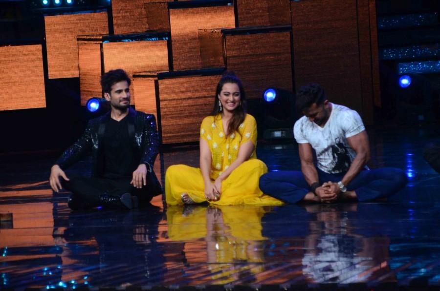 Bollywood choreographer Terence Lewis, Yoga guru Baba Ramdev, actor Sonakshi Sinha and filmmaker Mohit Suri, on the sets of Star Plus TV show Nach Baliye Season 8 in Mumbai on May 16, 2017. Choreographer Terence Lewis,Terence Lewis,Yoga guru Baba Ramdev,Baba Ramdev,Sonakshi Sinha,actress Sonakshi Sinha,filmmaker Mohit Suri,Mohit Suri,Nach Baliye Season 8,Nach Baliye 8,Star Plus TV show