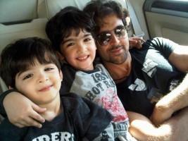 Bollywood Stars With Their Kids,Aamir khan with his son,Aishwarya with her Daughter Aaradhya,Akshay Kumar with his Son,Hrithik Roshan with his Kids,actor kids,actor childrens,famous kids