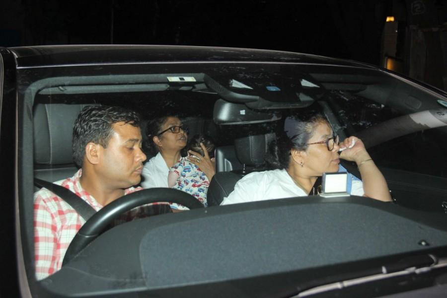 Bollywood actress Kareena Kapoor spotted at Bandra along with her baby boy Taimur Khan. Kareena Kapoor,actress Kareena Kapoor,Kareena Kapoor with Taimur Khan,Taimur Khan,Sali Ali Khan,Sali Ali Khan son,Taimur Khan pics,Taimur Khan images,Taimur Khan stills,Taimur Khan pictures,Taimur Khan photos