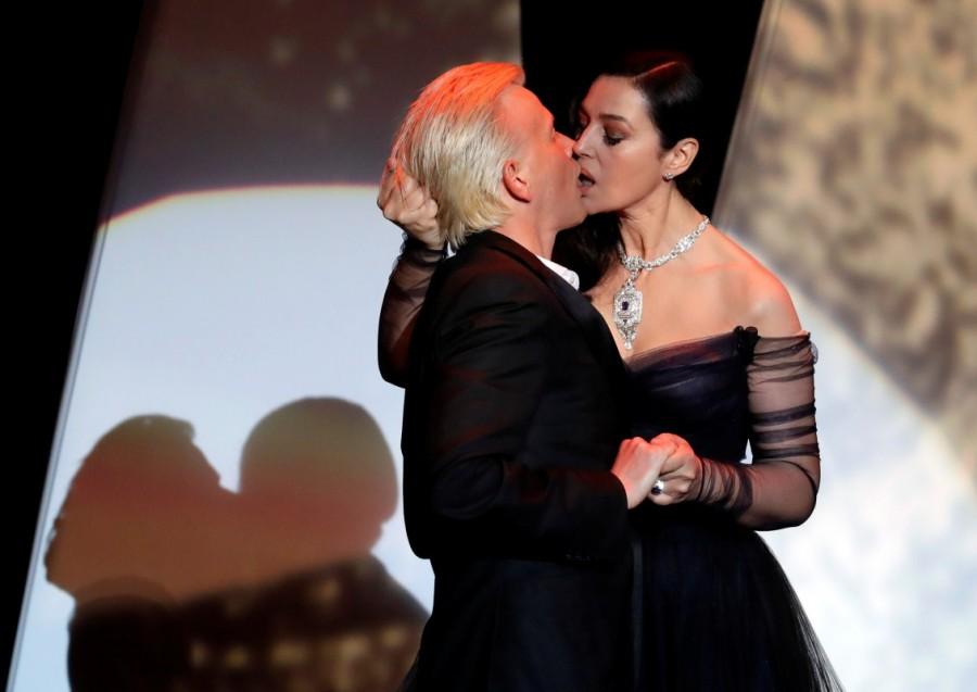 Cannes 2017: Monica Bellucci's awkward kiss with co-host Alex Lutz stuns everyone at 70th annual film festival Cannes 2017,Cannes,Cannes film festival,Cannes film festival 2017,Monica Bellucci,Monica Bellucci kisses Alex Lutz,Alex Lutz,Monica Bellucci awkward kiss,70th annual film festival