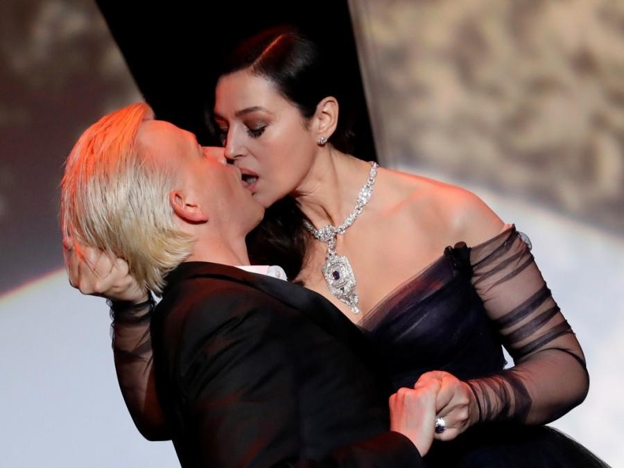 Cannes 2017: Monica Bellucci's awkward kiss with co-host Alex Lutz stuns everyone at 70th annual film festival Cannes 2017,Cannes,Cannes film festival,Cannes film festival 2017,Monica Bellucci,Monica Bellucci kisses Alex Lutz,Alex Lutz,Monica Bellucci awkward kiss,70th annual film festival