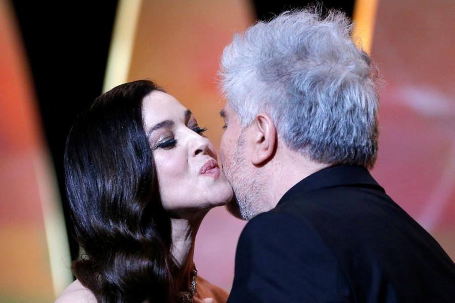 Cannes 2017: Monica Bellucci's awkward kiss with co-host Alex Lutz stuns everyone at 70th annual film festival Cannes 2017,Cannes,Cannes film festival,Cannes film festival 2017,Monica Bellucci,Monica Bellucci kisses Alex Lutz,Alex Lutz,Monica Bellucci awkward kiss,70th annual film festival