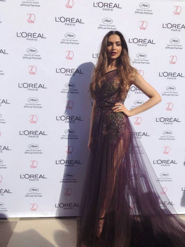 She teamed it up with Jimmy Choo heels and De Grisogono jewellery -- danglers in her ears and a cocktail ring which stood out. Adding a dash of edgy glamour to her look, Deepika sported a bold Plum Blossom lip colour and her eyes were done up with eyeliner and mascara. Deepika, who has an impressive filmography in Indian cinema with titles like "Bajirao Mastani" and "Piku", won her claim to fame in the international world with "xXx: Return of Xander Cage" earlier this year. Actress Deepika Padukone,Deepika Padukone,Deepika Padukone at Cannes Film Festival,Deepika Padukone at Cannes,Marchesa Notte,Cannes Film Festival,Cannes Film Festival 2017,Deepika Padukone hot pics,Deepika Padukone hot images,Deepika Padukone hot stills,D