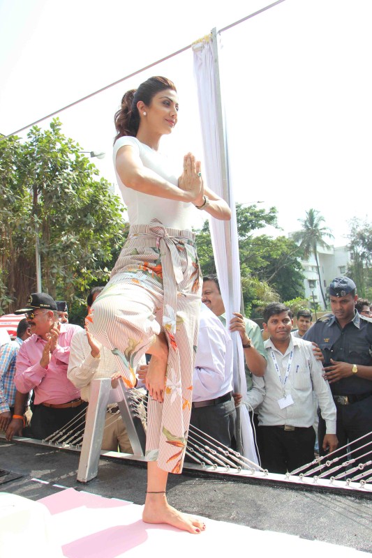Bollywood actress Shilpa Shetty during the unveiling of Yoga statue near Pushpa Nursee Park at Juhu, in Mumbai on May 17, 2017. Shilpa Shetty,Shilpa Shetty unveils Yoga statue,Shilpa Shetty Yoga statue,Yoga statue,Shilpa Shetty yoga,Shilpa Shetty hot pics,Shilpa Shetty hot images,Shilpa Shetty hot stills,Shilpa Shetty hot pictures,Shilpa Shetty hot photos