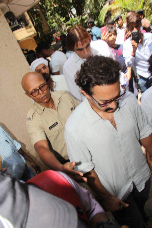 Bollywood actor Aamir Khan along with wife Kiran Rao pay homage to late actress Reema Lagoo. Aamir Khan,Kiran Rao,Reema Lagoo,Reema Lagoo funeral,reema lagoo dead,actress Reema Lagoo,Reema Lagoo funeral pics,Reema Lagoo funeral images,Reema Lagoo funeral stills,Reema Lagoo funeral pictures,Reema Lagoo funeral phots,Kajol