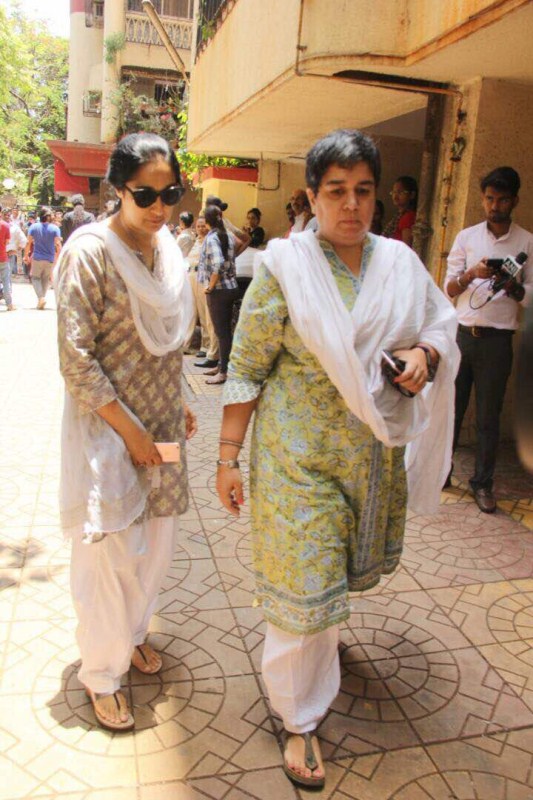 Reema was noted for her roles in several blockbusters like "Hum Aapke Hain Kaun", "Aashiqui", "Kuch Kuch Hota Hai", "Hum Saath Saath Hain", "Maine Pyar Kiya", "Kal Ho Na Ho", "Vastaav", "Saajan", "Rangeela" and "Kya Kehna", etc. Aamir Khan,Kiran Rao,Reema Lagoo,Reema Lagoo funeral,reema lagoo dead,actress Reema Lagoo,Reema Lagoo funeral pics,Reema Lagoo funeral images,Reema Lagoo funeral stills,Reema Lagoo funeral pictures,Reema Lagoo funeral phots,Kajol