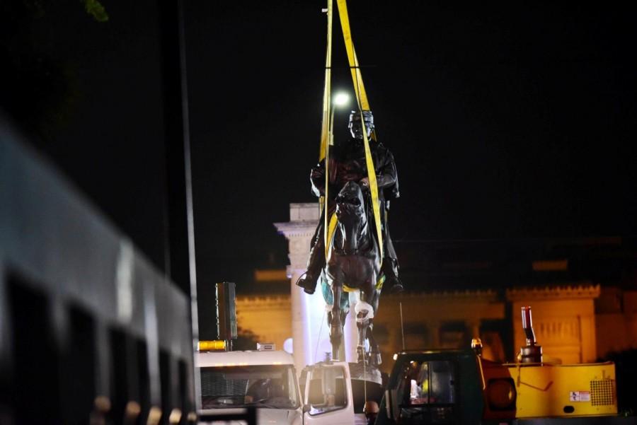 A construction crew works to remove a monument of Confederate General P.G.T. Beauregard at the entrance to City Park in New Orleans, Louisiana. Statue removed,Another Confederate statue,Confederate statue,P.G.T. Beauregard,New Orleans