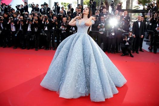 Cannes 2017: Aishwarya Rai Bachchan looks stunning as she walks the Red Carpet