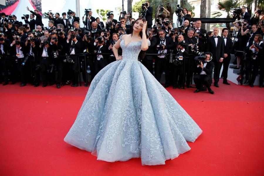 Cannes 2017: Aishwarya Rai Bachchan looks stunning as she walks the Red ...