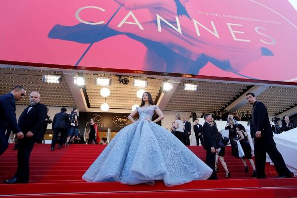 Cannes 2017: Aishwarya Rai Bachchan looks stunning as she walks the Red ...