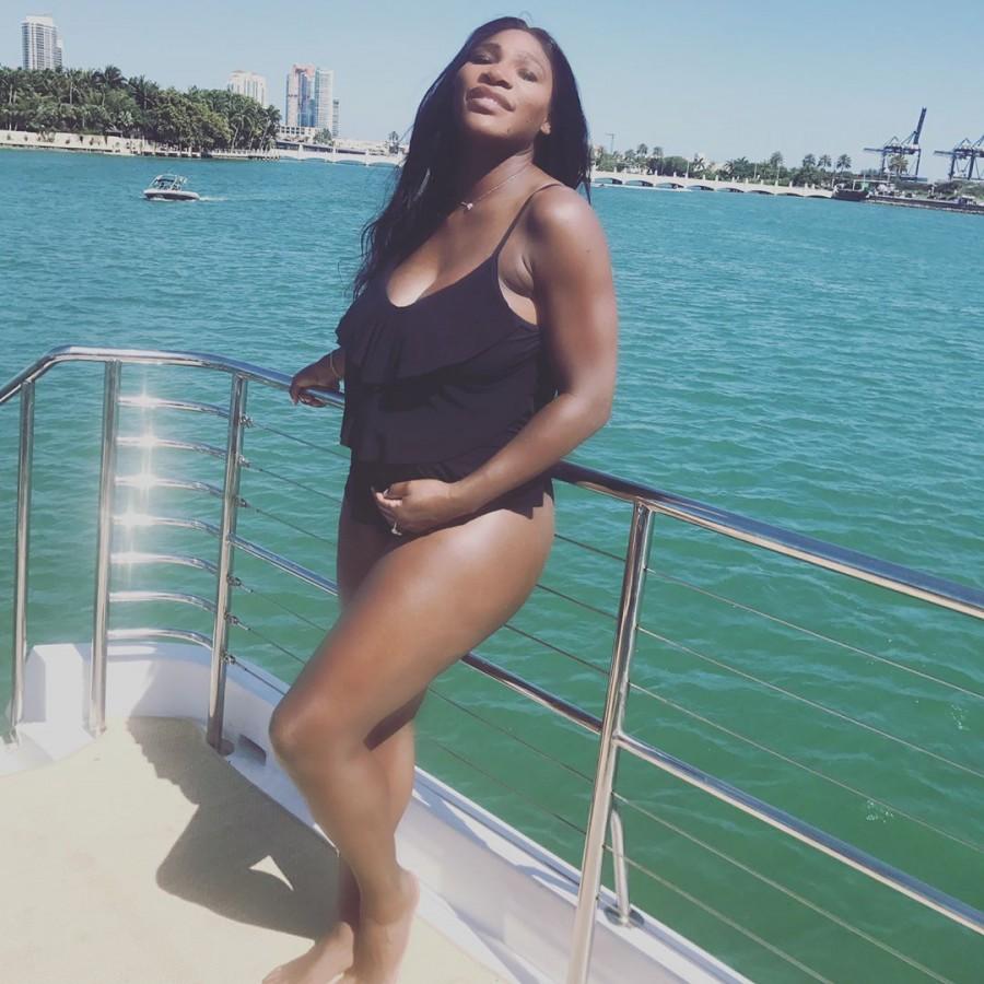 American tennis player Serena Williams flaunts her baby bump in her swimsuit. Serena Williams,Serena Williams baby bump,Serena Williams bump,Serena Williams swimsuit,Serena Williams in swimsuit,Serena Williams in Bikini,Serena Williams Bikini,Serena Williams Bikini pics,Serena Williams Bikini images,Serena Williams Bikini stills,Se