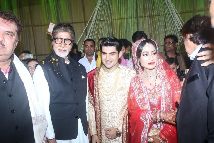 Bollywood Actor Amitabh Bachchan at actor Ali Khan's daughter wedding reception in Mumbai on May 19, 2017. Amitabh Bachchan,actor Amitabh Bachchan,Ali Khan,Ali Khan daughter wedding reception,Ali Khan daughter wedding reception pics,Ali Khan daughter wedding reception images,Ali Khan daughter wedding reception stills,Ali Khan daughter wedding reception picture