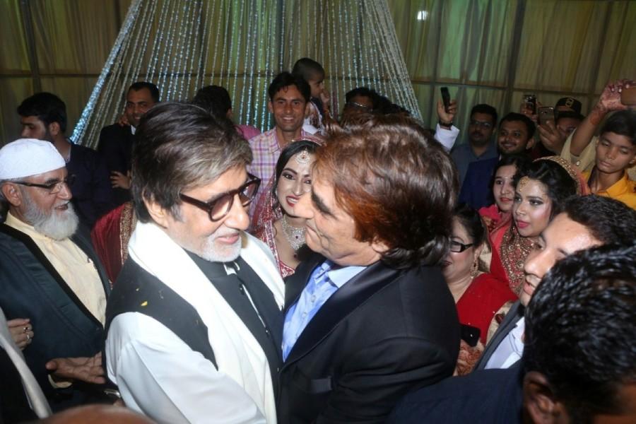 Bollywood Actor Amitabh Bachchan at actor Ali Khan's daughter wedding reception in Mumbai on May 19, 2017. Amitabh Bachchan,actor Amitabh Bachchan,Ali Khan,Ali Khan daughter wedding reception,Ali Khan daughter wedding reception pics,Ali Khan daughter wedding reception images,Ali Khan daughter wedding reception stills,Ali Khan daughter wedding reception picture