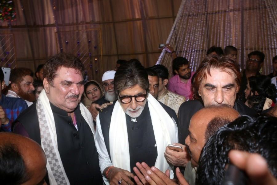 Bollywood Actor Amitabh Bachchan at actor Ali Khan's daughter wedding reception in Mumbai on May 19, 2017. Amitabh Bachchan,actor Amitabh Bachchan,Ali Khan,Ali Khan daughter wedding reception,Ali Khan daughter wedding reception pics,Ali Khan daughter wedding reception images,Ali Khan daughter wedding reception stills,Ali Khan daughter wedding reception picture