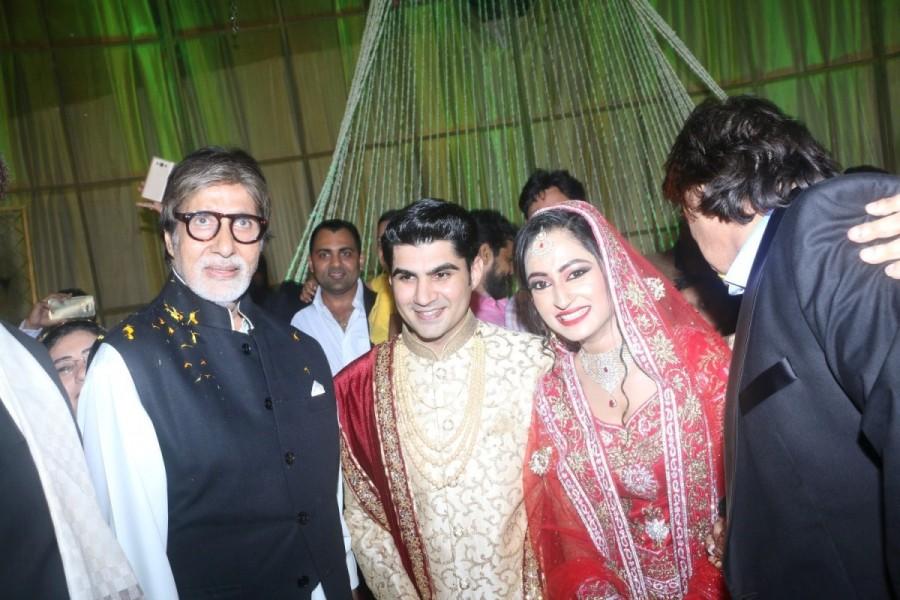 Bollywood Actor Amitabh Bachchan at actor Ali Khan's daughter wedding reception in Mumbai on May 19, 2017. Amitabh Bachchan,actor Amitabh Bachchan,Ali Khan,Ali Khan daughter wedding reception,Ali Khan daughter wedding reception pics,Ali Khan daughter wedding reception images,Ali Khan daughter wedding reception stills,Ali Khan daughter wedding reception picture