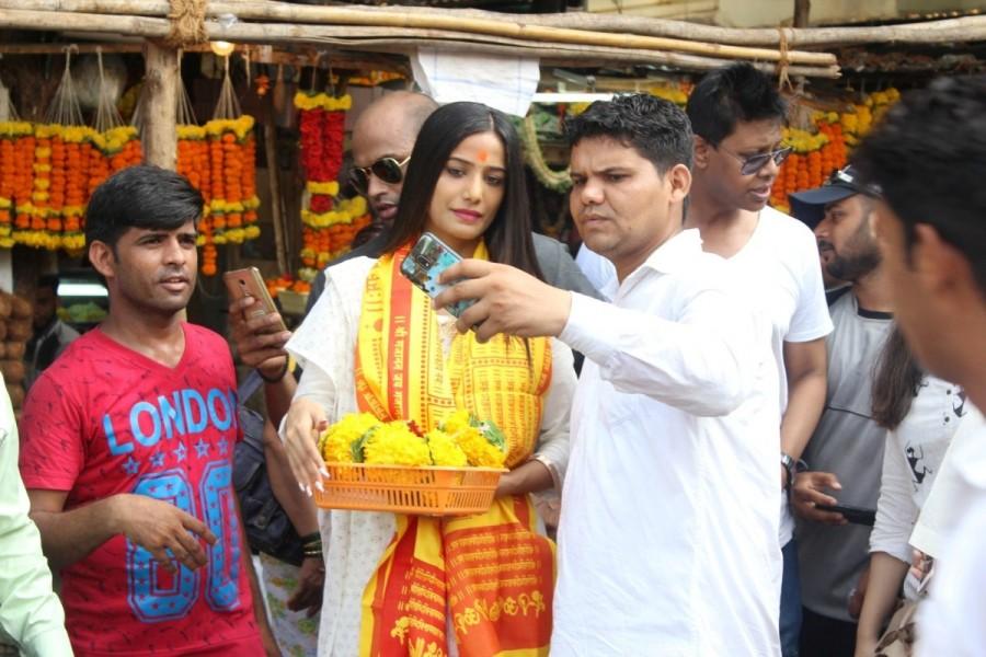 Bollywood actress Poonam Pandey visits Siddhivinayak temple in Mumbai on May 19, 2017. Poonam Pandey,actress Poonam Pandey,Poonam Pandey visits Siddhivinayak Temple,Siddhivinayak Temple,Poonam Pandey new pics,Poonam Pandey new images,Poonam Pandey new stills,Poonam Pandey new pictures,Poonam Pandey new photos
