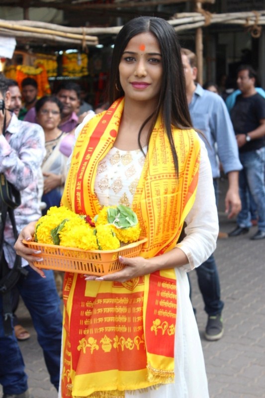Bollywood actress Poonam Pandey visits Siddhivinayak temple in Mumbai on May 19, 2017. Poonam Pandey,actress Poonam Pandey,Poonam Pandey visits Siddhivinayak Temple,Siddhivinayak Temple,Poonam Pandey new pics,Poonam Pandey new images,Poonam Pandey new stills,Poonam Pandey new pictures,Poonam Pandey new photos