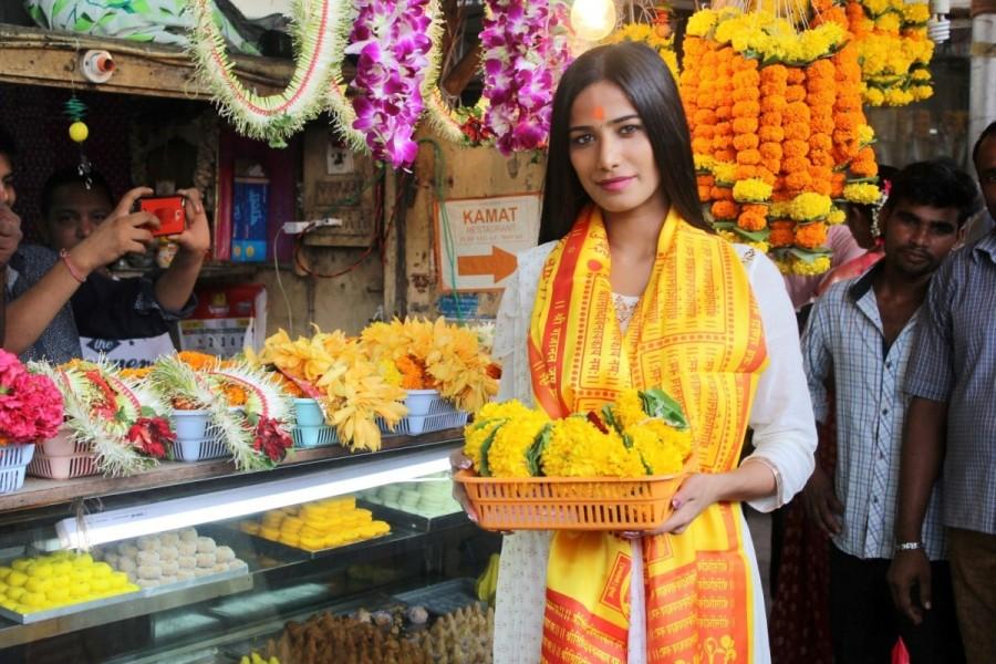 Bollywood actress Poonam Pandey visits Siddhivinayak temple in Mumbai on May 19, 2017. Poonam Pandey,actress Poonam Pandey,Poonam Pandey visits Siddhivinayak Temple,Siddhivinayak Temple,Poonam Pandey new pics,Poonam Pandey new images,Poonam Pandey new stills,Poonam Pandey new pictures,Poonam Pandey new photos