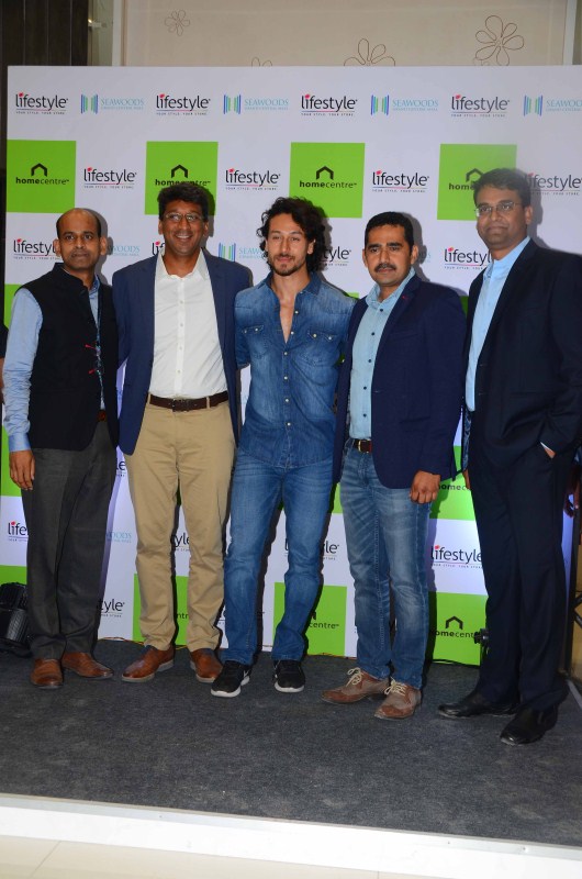 Bollywood actor Tiger Shroff launches Lifestyle & Home Centre stores in Seawoods Grand Central Mall, Navi Mumbai. Tiger Shroff,actor Tiger Shroff,Tiger Shroff launches Lifestyle,Lifestyle & Home Centre,Seawoods Grand Central Mall,Grand Central Mall,Tiger Shroff new pics,Tiger Shroff new images,Tiger Shroff new stills,Tiger Shroff new pictures,Tiger Shroff new pho