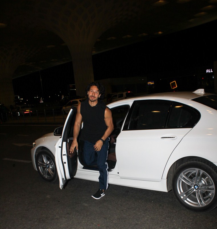 Bollywood actor Tiger Shroff spotted at Mumbai airport on May 19, 2017. Tiger Shroff,Sonam Kapoor,Tiger Shroff and Sonam Kapoor,Tiger Shroff spotted at airport,Sonam Kapoor spotted at airport,Tiger Shroff at airport,Sonam Kapoor at airport
