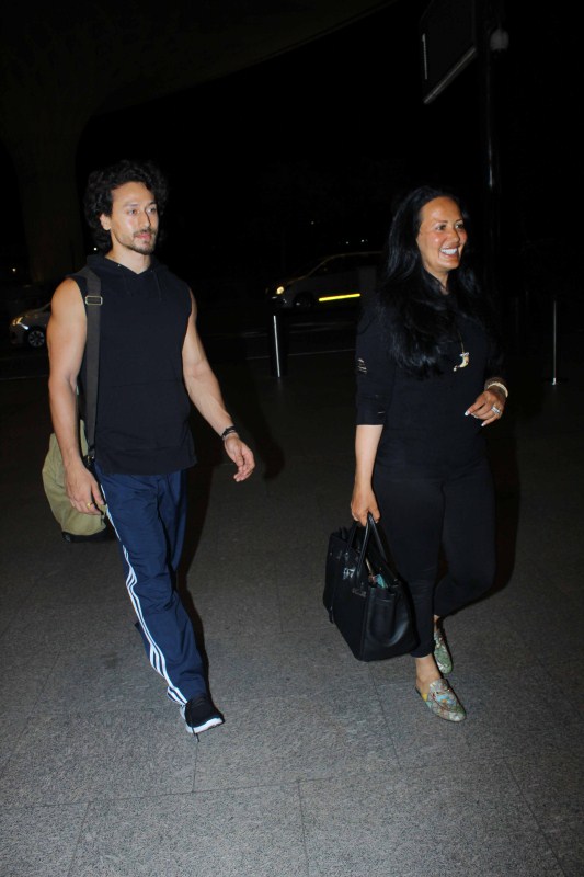 Bollywood actor Tiger Shroff spotted at Mumbai airport on May 19, 2017. Tiger Shroff,Sonam Kapoor,Tiger Shroff and Sonam Kapoor,Tiger Shroff spotted at airport,Sonam Kapoor spotted at airport,Tiger Shroff at airport,Sonam Kapoor at airport