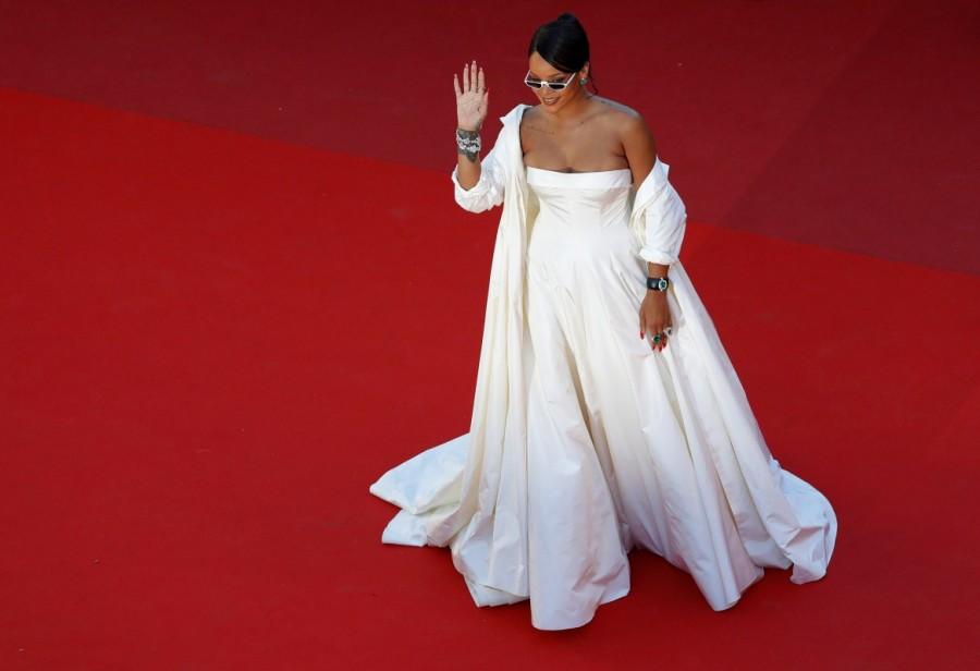 Cannes film festival 2017: Singer Rihanna looks stunning as she walks the Red Carpet. Cannes 2017,Rihanna,Rihanna at Cannes,Rihanna at Cannes 2017,Rihanna at Cannes film festival 2017,Rihanna at Cannes film festival,Cannes film festival,Cannes film festival 2017,Rihanna hot pics,Rihanna hot images,Rihanna hot stills,Rihanna hot photos,Riha