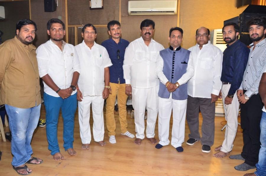 Ra Ra Venugopala movie launched event held at Hyderabad. Celebs like Vijay, Krishna, Swetha, Joshua Batla, Vasu, Pratani Ramakrishna Goud, Sai Venkat, Tummalapalli Rama Satyanarayana and others graced the event. Ra Ra Venugopala,Ra Ra Venugopala movie launch,Ra Ra Venugopala movie launch pics,Ra Ra Venugopala movie launch images,Ra Ra Venugopala movie launch stills,Ra Ra Venugopala movie launch pictures,Ra Ra Venugopala movie launch photos,Vijay,Krishna,Swetha,Jo
