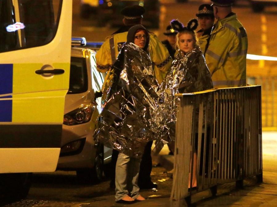 Two women wrapped in thermal blankets stand near the Manchester Arena, where U.S. singer Ariana Grande had been performing, in Manchester. Deadly blast at Manchester Ariana Grande concert,blast at Manchester Ariana Grande concert,blast at Manchester Ariana,singer Ariana Grande,Ariana Grande,Manchester,blast ay Manchester,Manchester blast