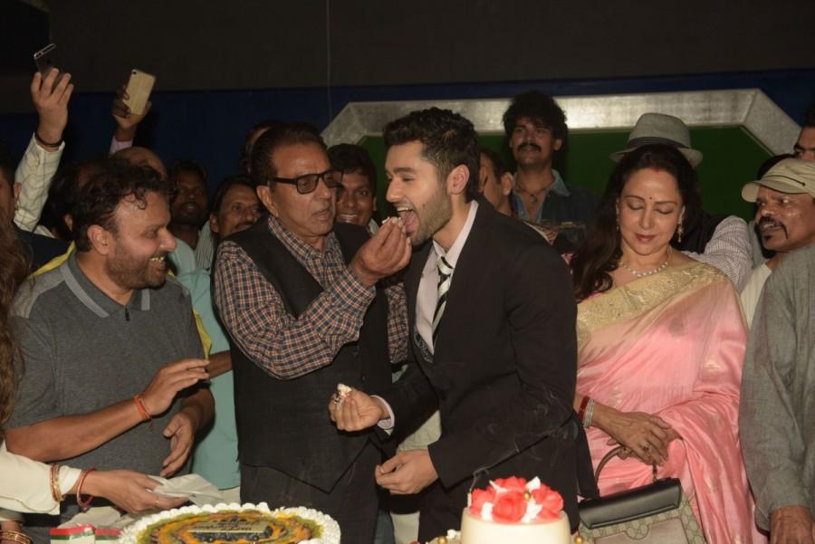 Celebs like Javed Akhtar, Dharmendra, Utkarsh Sharma, Anil Sharma and Hema Malini spotted during the mahurat ceremony of Utkarsh Sharma's debut film Genius in Mumbai on May 22, 2017. Dharmendra and Hema Malini,Hema Malini,Genius,Genius movie launch,Genius movie launch pics,Genius movie launch images,Genius movie launch stills,Genius movie launch pictures,Genius movie launch photos,Javed Akhtar,Utkarsh Sharma,Anil Sharma