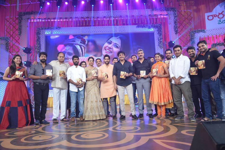 Telugu movie Rarandoi Veduka Chuddam audio launch event held in Hyderabad. Celebs like Naga Chaitanya, Rakul Preet Singh, Akkineni Nagarjuna and others graced the event. Naga Chaitanya,Rakul Preet Singh,Akkineni Nagarjuna,Rarandoi Veduka Chuddam,Rarandoi Veduka Chuddam audio launch,Rarandoi Veduka Chuddam audio launch pics,Rarandoi Veduka Chuddam audio launch images,Rarandoi Veduka Chuddam audio launch stills,Rarandoi Ved