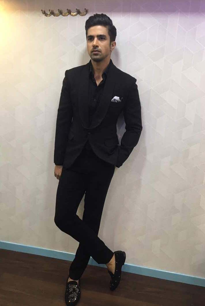 Bo square suit - Anuj Madan Shirt - Custom made skill Moccasins. Saqib Saleem,actor Saqib Saleem,Saqib Saleem styles,Saqib Saleem dress styles,Dobaara promotions,Dobaara movie promotions,Dobaara