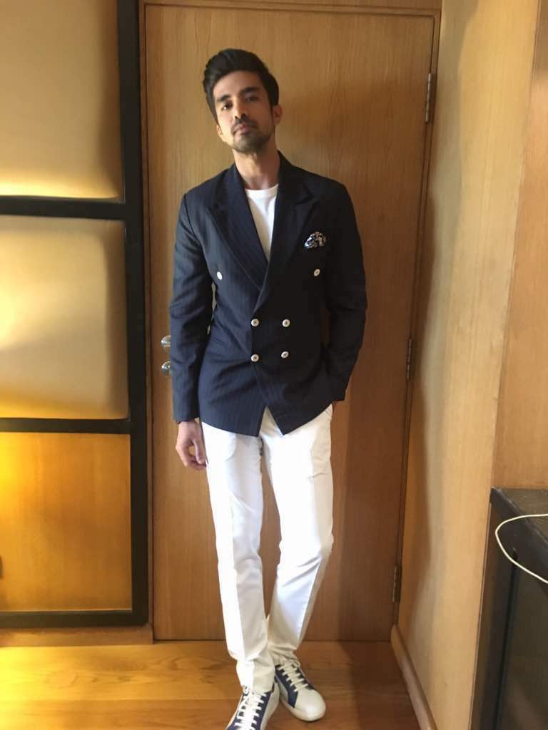 Bo Square Suit - Zara Pants - Koovs Shoes. Saqib Saleem,actor Saqib Saleem,Saqib Saleem styles,Saqib Saleem dress styles,Dobaara promotions,Dobaara movie promotions,Dobaara