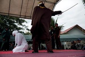Gay sex,gay sex in Indonesia,Two men publicly caned,Indonesia for having gay sex,Two men caned 83 times for gay sex,Two men caned 83 times