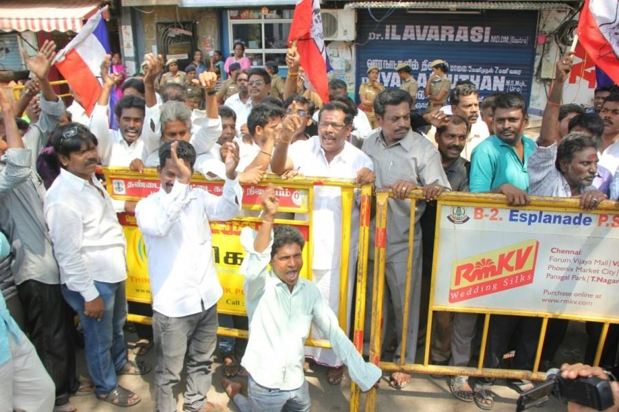 Rajinikanth fans,Rajinikanth,Superstar Rajinikanth,Tamil Munnetra Padai,Superstar Rajinikanth fans