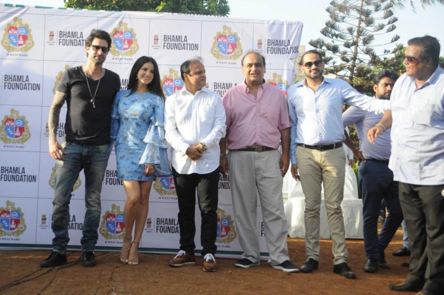 Initiated by the Municipal Corporation of Greater Mumbai and Bhamla Foundation, the celebrities planted 1,000 trees and pledged to plant more. Sunny Leone,Arjun Rampal,Arshad Warsi,Tree Plantation drive,Pooja Batra,tree plantation,Sunny Leone at tree plantation