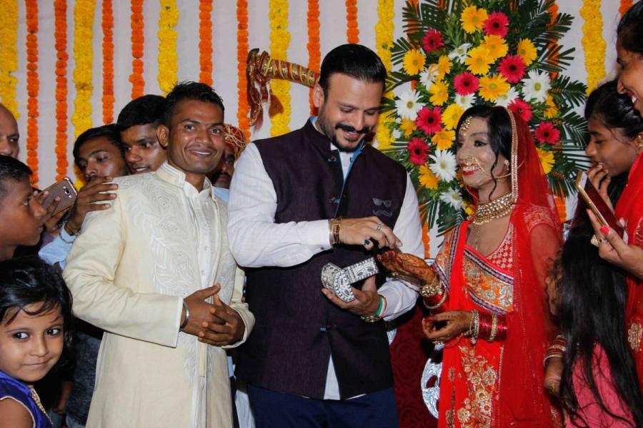 Bollywood actor Vivek Oberoi attend the wedding ceremony of acid attack survivor, Lalita Bansi in Mumbai. Vivek Oberoi,Lalita Bansi,Lalita Bansi marriage,Lalita Bansi wedding