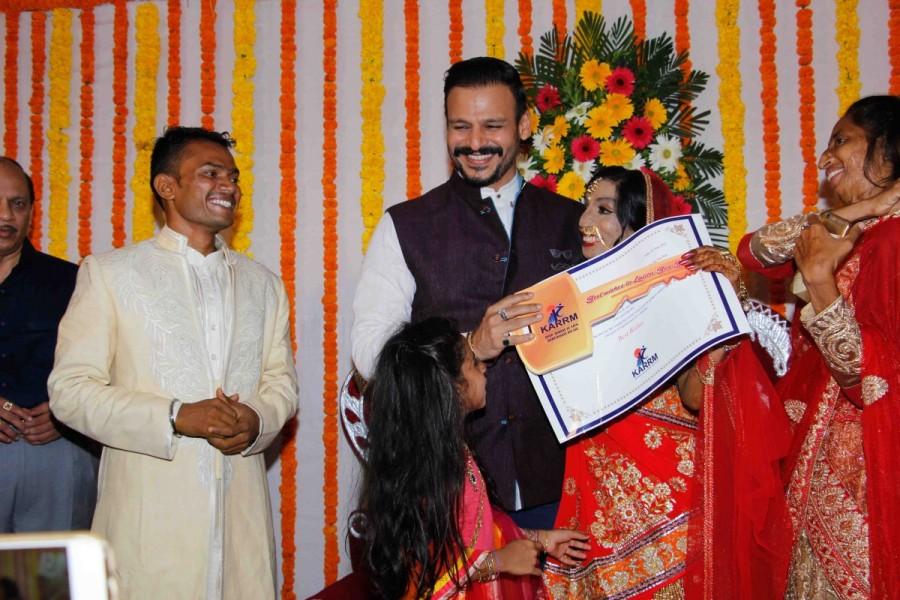 Bollywood actor Vivek Oberoi attend the wedding ceremony of acid attack survivor, Lalita Bansi in Mumbai. Vivek Oberoi,Lalita Bansi,Lalita Bansi marriage,Lalita Bansi wedding