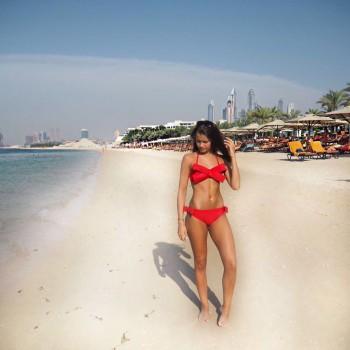 Reality star Jessica Wright flaunts her athletic figure and impressive abs