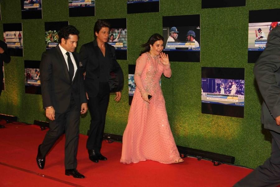 Former Indian cricket player Sachin Tendulkar along with wife Anjali Tendulkar with Bollywood actor Sharukh Khan during the premiere of film Sachin: A Billion Dreams in Mumbai on May 24, 2017 Aamir Khan,Sharukh Khan,Ranveer Singh,Sachin: A Billion Dreams premiere show,Sachin: A Billion Dreams,Sachin: A Billion Dreams premiere show pics,Sachin: A Billion Dreams premiere show images,Sachin: A Billion Dreams premiere show stills,Sachin: A Billion