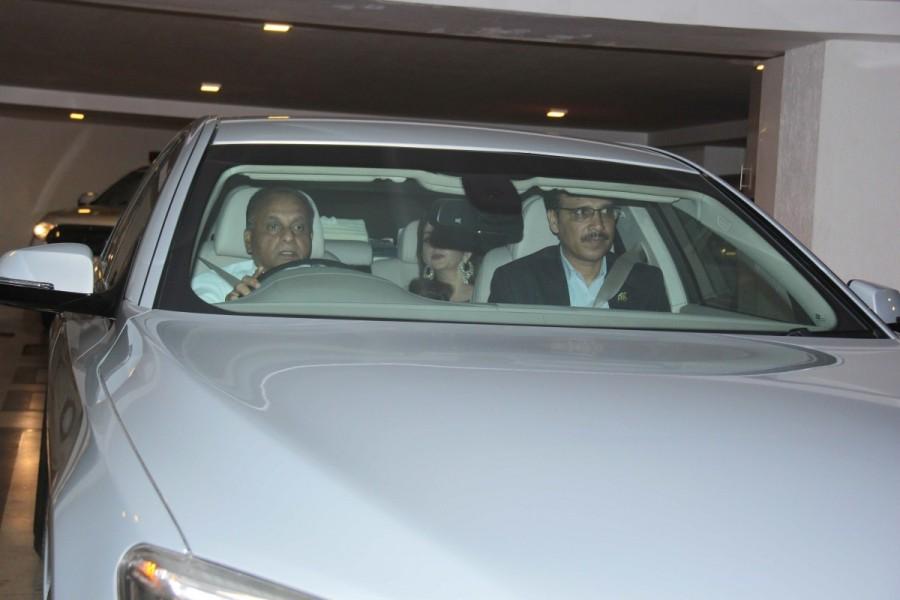 Nita Ambani spotted at Karan Johar house in Mumbai on May 24, 2017. Nita Ambani,Karan Johar house,Karan Johar,Nita Ambani spotted at Karan Johar house,Nita Ambani at Karan Johar house
